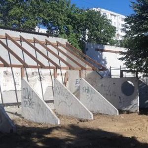 Lucrările de amenajare a teritoriului instituției și renovarea foișoarelor continuă