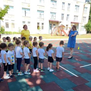 Concursul ,,Starturi – Vesele 2022”: echipa ,,Fluturașii” – gr.13 și echipa ,,Iepurașii” – gr.7